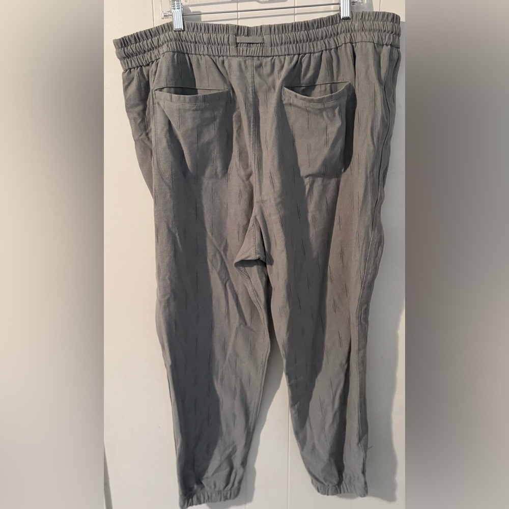 ATHLETA - Farallon Printed Jogger Pant Gray, Size 22 - Picture 7 of 8